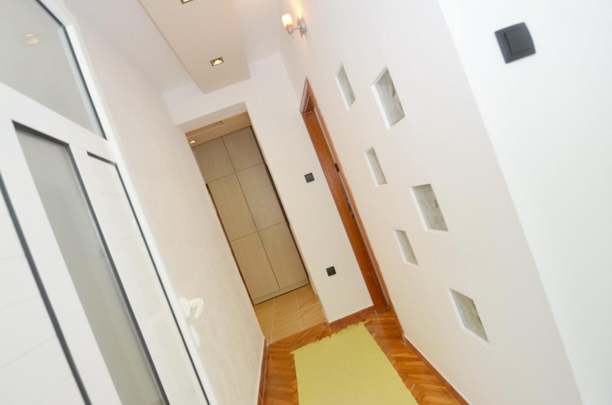 Bugi Apartment โกตอร์ ภายนอก รูปภาพ