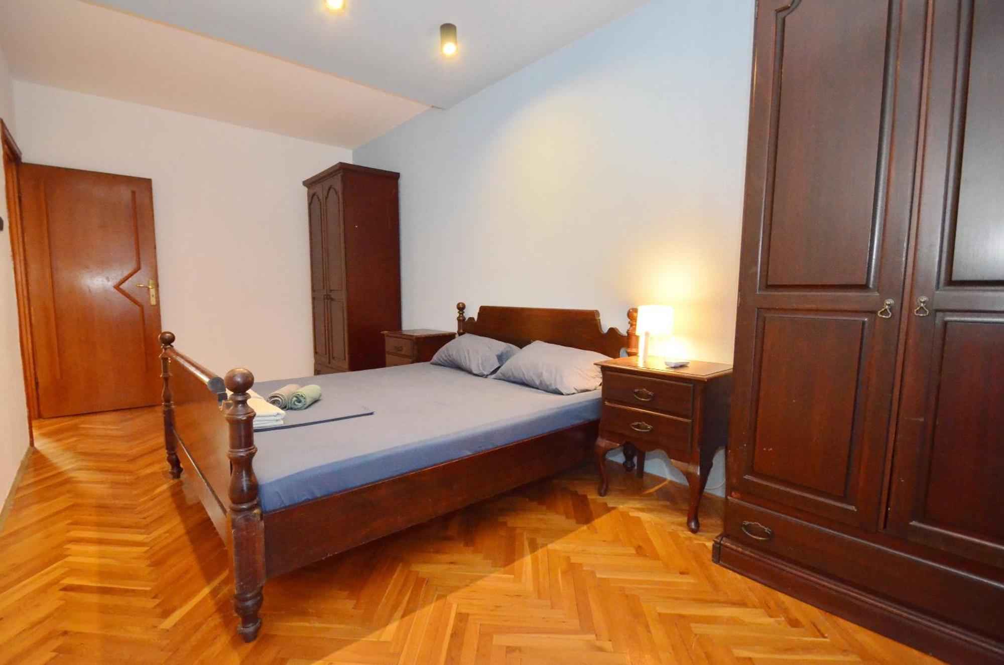 Bugi Apartment โกตอร์ ภายนอก รูปภาพ