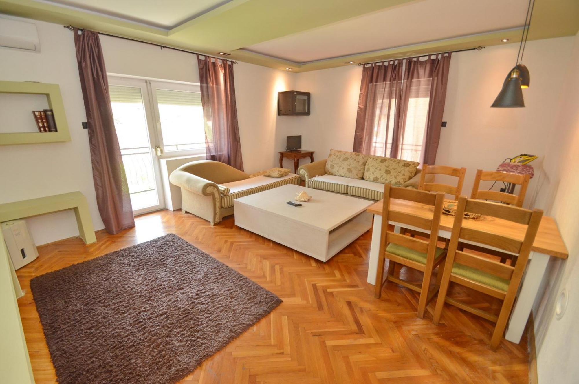 Bugi Apartment โกตอร์ ภายนอก รูปภาพ