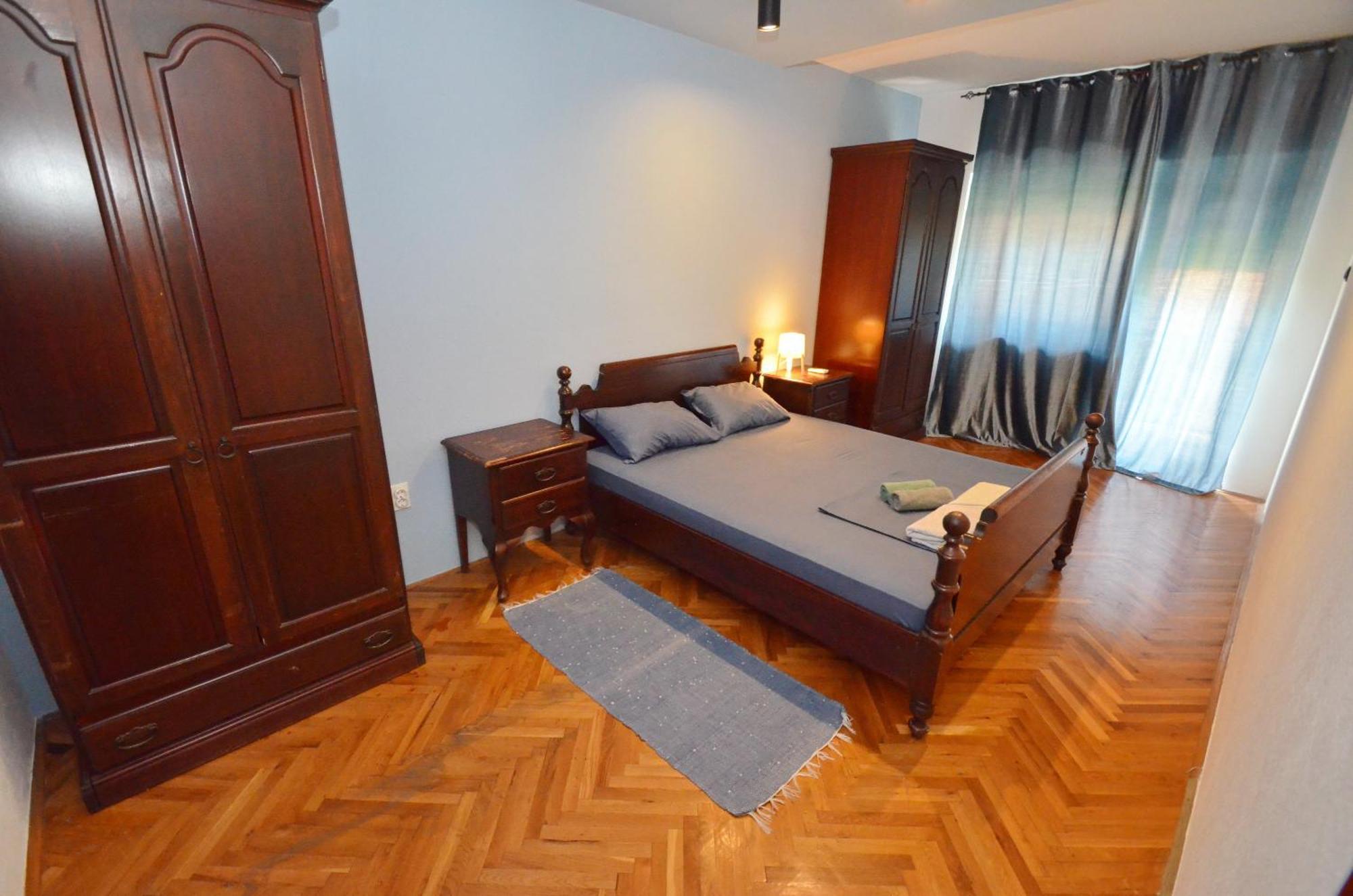 Bugi Apartment โกตอร์ ภายนอก รูปภาพ