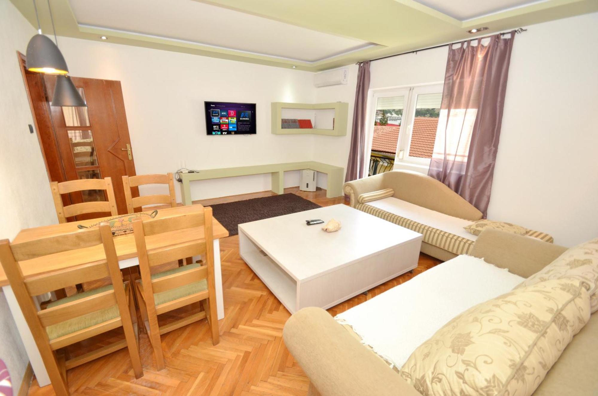 Bugi Apartment โกตอร์ ภายนอก รูปภาพ