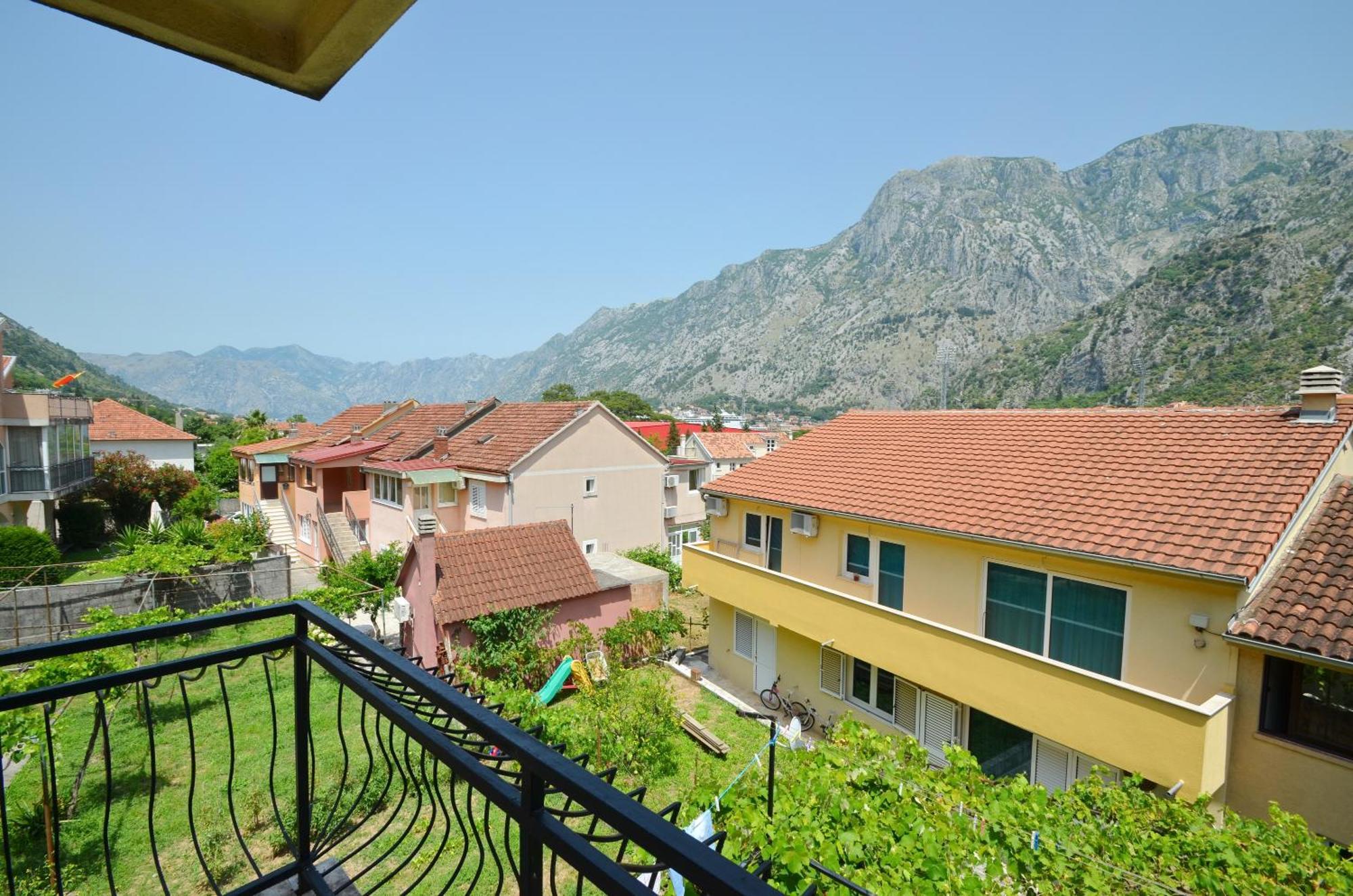 Bugi Apartment โกตอร์ ภายนอก รูปภาพ