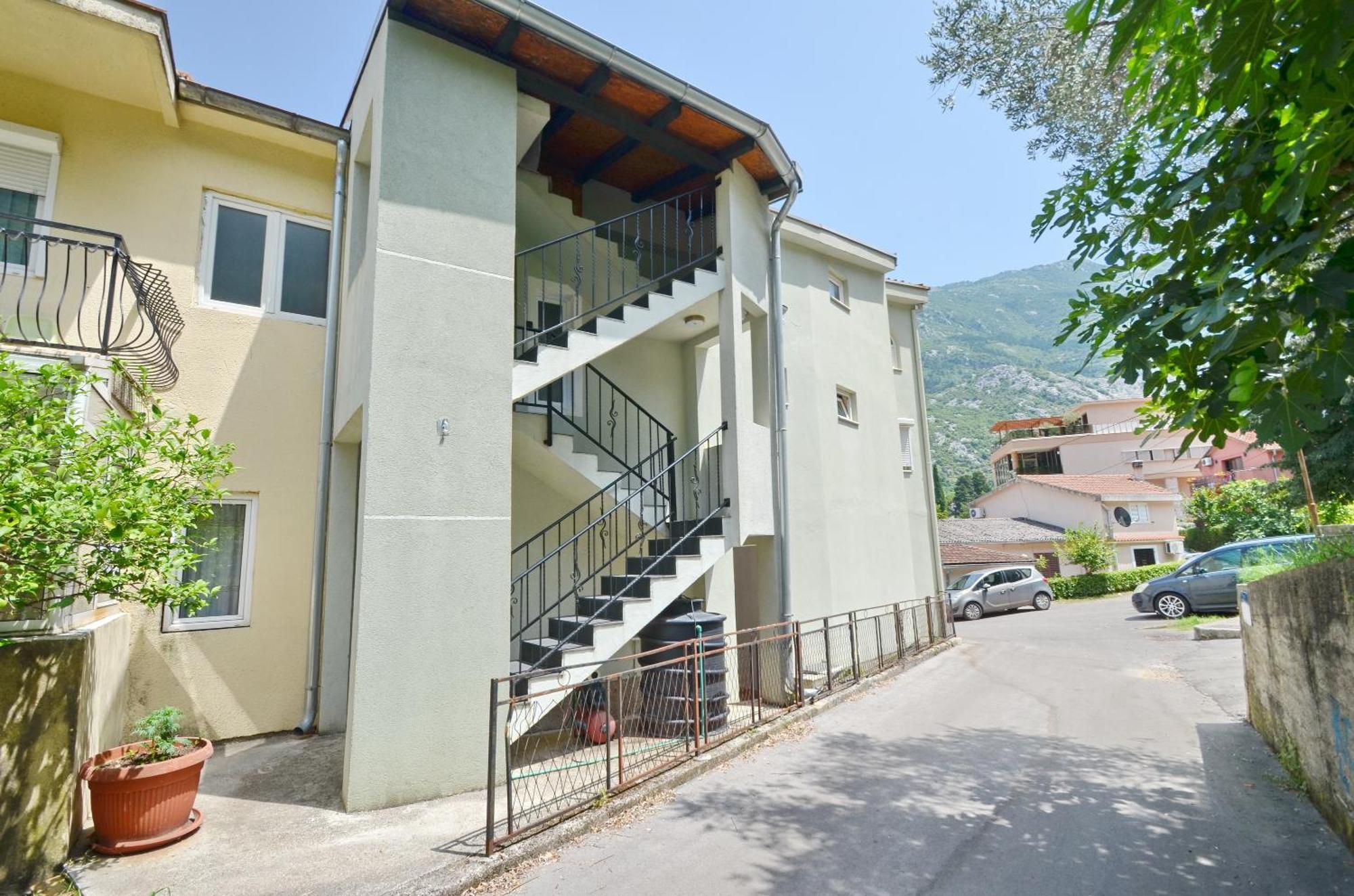 Bugi Apartment โกตอร์ ภายนอก รูปภาพ