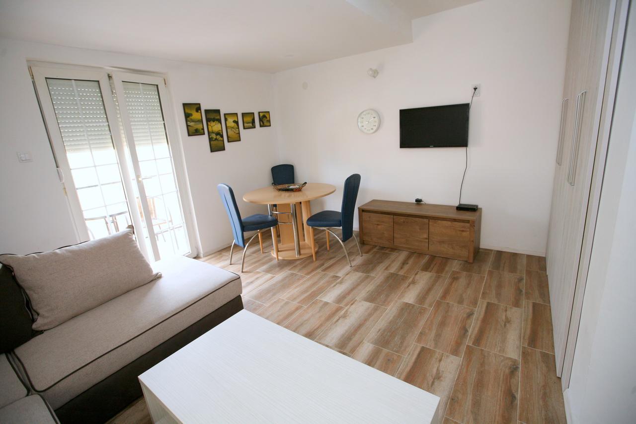 Bugi Apartment โกตอร์ ภายนอก รูปภาพ