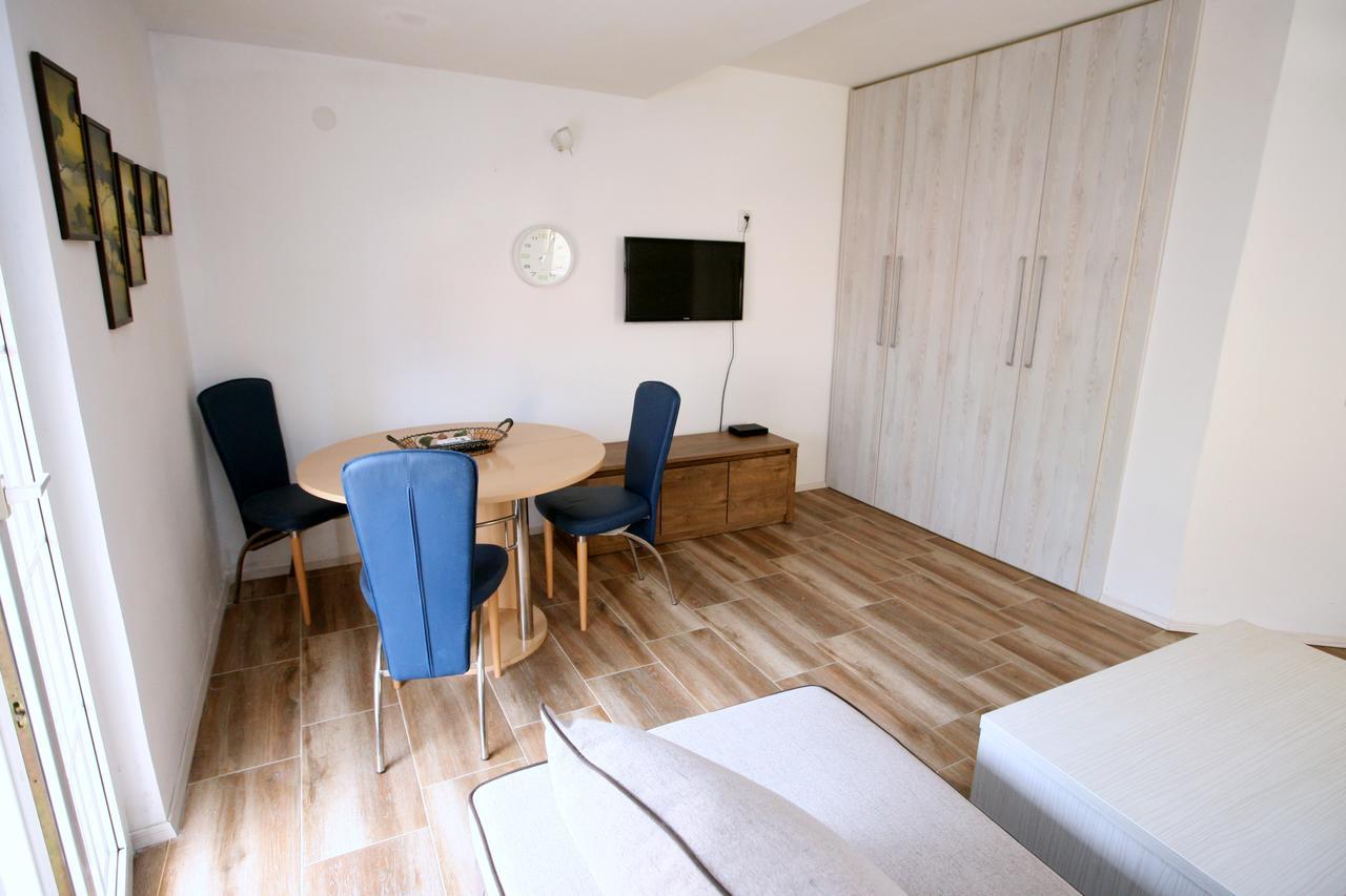 Bugi Apartment โกตอร์ ภายนอก รูปภาพ