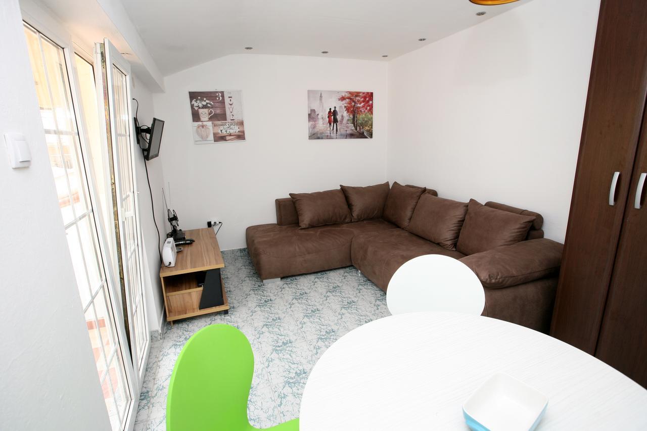 Bugi Apartment โกตอร์ ภายนอก รูปภาพ