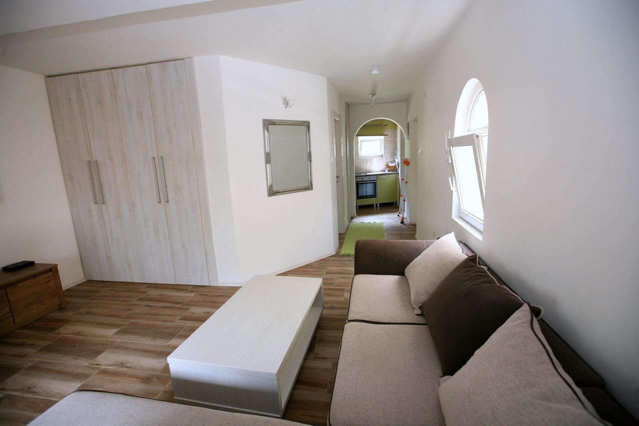 Bugi Apartment โกตอร์ ภายนอก รูปภาพ