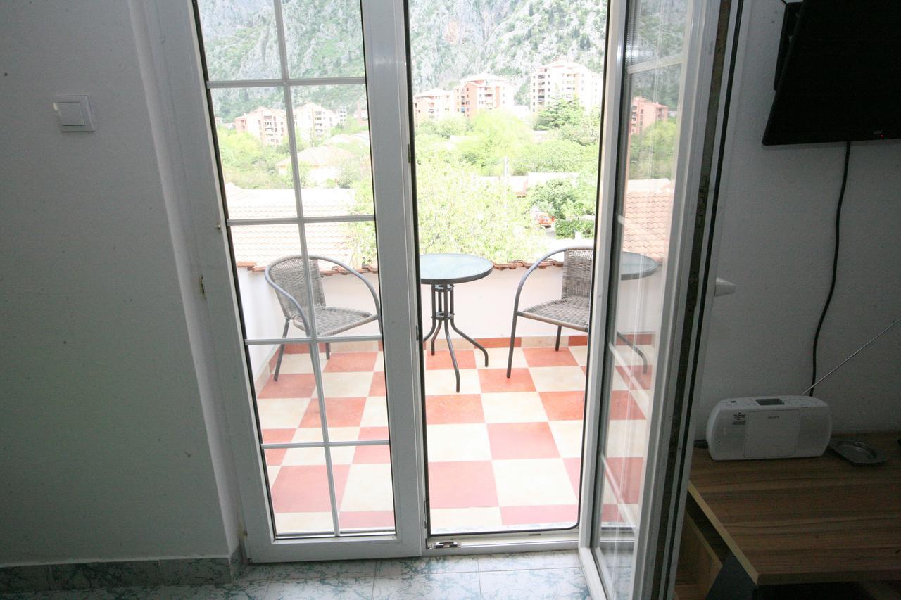 Bugi Apartment โกตอร์ ภายนอก รูปภาพ