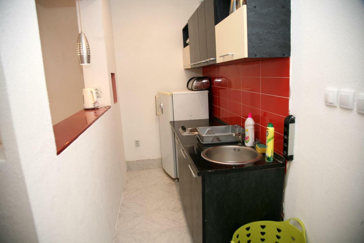 Bugi Apartment โกตอร์ ภายนอก รูปภาพ