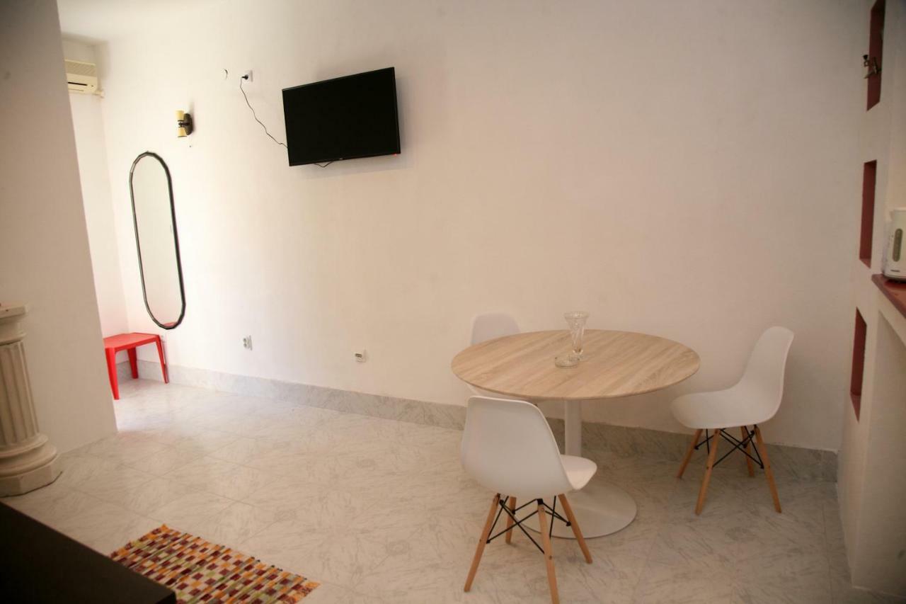 Bugi Apartment โกตอร์ ภายนอก รูปภาพ