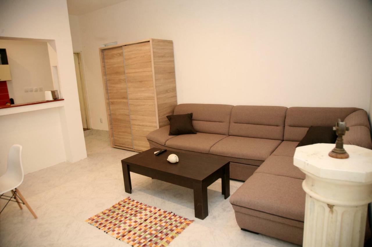 Bugi Apartment โกตอร์ ภายนอก รูปภาพ